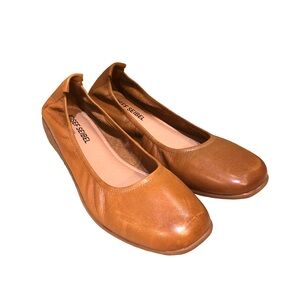 Josef Seibel Fenja Flats in Camel Leather